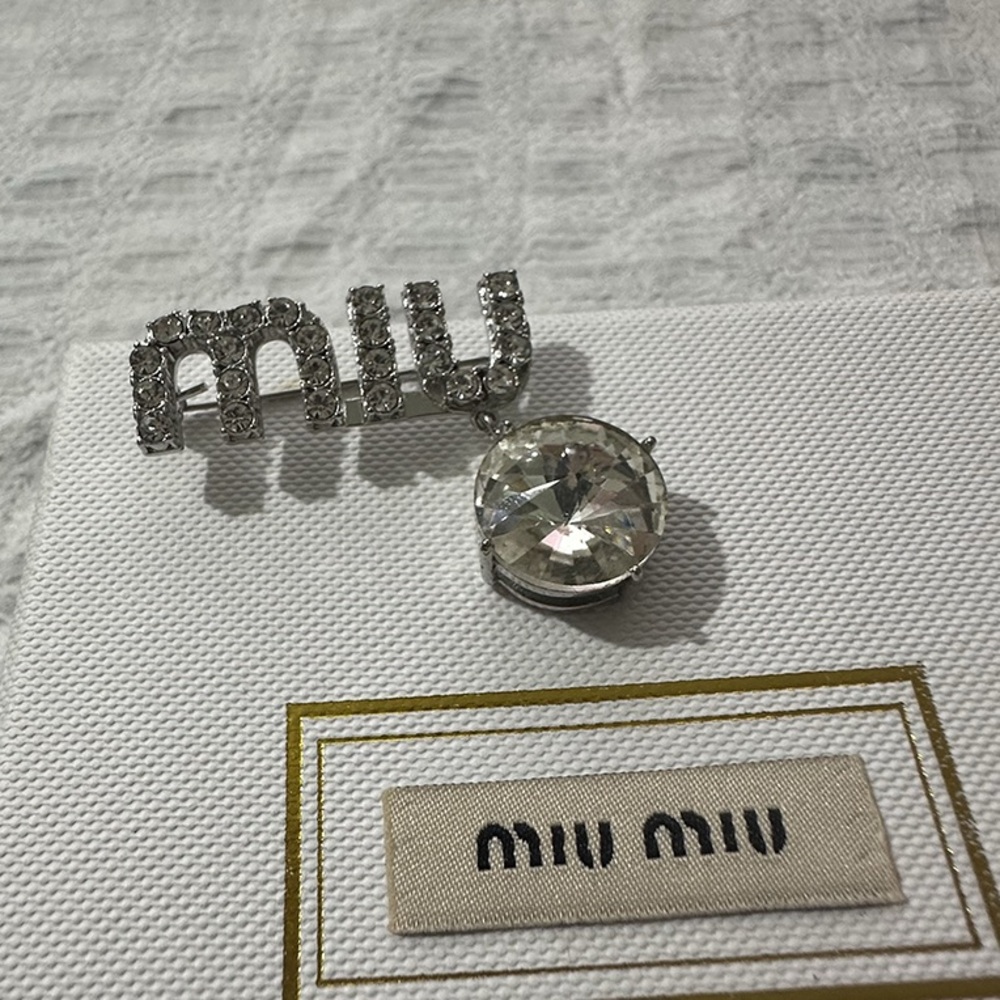 Mi Miu White Diamond Brooch